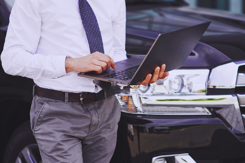 CASRS: Customer Advisor for Relations & Sales CASRS: Customer Advisor for Relations & Sales